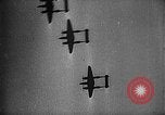 Standbild alliierte Bombenangriffe Deutschland, 1943, aus Sekunde 35 historischem Filmmaterial Videoclip 65675069937