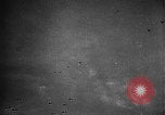 Standbild alliierte Bombenangriffe Deutschland, 1943, aus Sekunde 48 historischem Filmmaterial Videoclip 65675069937