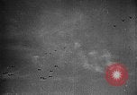Standbild alliierte Bombenangriffe Deutschland, 1943, aus Sekunde 49 historischem Filmmaterial Videoclip 65675069937