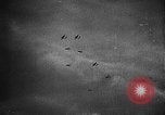 Standbild alliierte Bombenangriffe Deutschland, 1943, aus Sekunde 51 historischem Filmmaterial Videoclip 65675069937