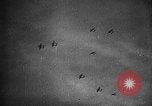 Standbild alliierte Bombenangriffe Deutschland, 1943, aus Sekunde 53 historischem Filmmaterial Videoclip 65675069937