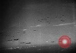 Standbild alliierte Bombenangriffe Deutschland, 1943, aus Sekunde 57 historischem Filmmaterial Videoclip 65675069937