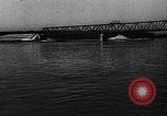Image Ouverture du pont à partir de Medvedov Vámosszabadi Hongrie, 1942, de la seconde 3 séquences d'archives historiques vidéo 65675069947