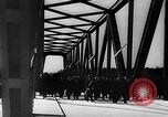 Image Ouverture du pont à partir de Medvedov Vámosszabadi Hongrie, 1942, de la seconde 31 séquences d'archives historiques vidéo 65675069947