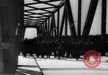 Image Ouverture du pont à partir de Medvedov Vámosszabadi Hongrie, 1942, de la seconde 33 séquences d'archives historiques vidéo 65675069947
