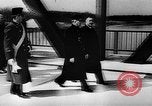 Image Ouverture du pont à partir de Medvedov Vámosszabadi Hongrie, 1942, de la seconde 34 séquences d'archives historiques vidéo 65675069947