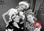 Standbild fashion parade New York City USA, 1946, aus Sekunde 3 historischem Filmmaterial Videoclip 65675069953