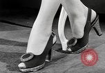 Standbild fashion parade New York City USA, 1946, aus Sekunde 5 historischem Filmmaterial Videoclip 65675069953