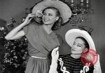 Standbild fashion parade New York City USA, 1946, aus Sekunde 21 historischem Filmmaterial Videoclip 65675069953