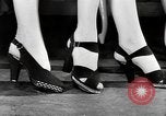 Standbild fashion parade New York City USA, 1946, aus Sekunde 26 historischem Filmmaterial Videoclip 65675069953