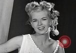 Standbild fashion parade New York City USA, 1946, aus Sekunde 28 historischem Filmmaterial Videoclip 65675069953
