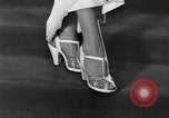 Standbild fashion parade New York City USA, 1946, aus Sekunde 34 historischem Filmmaterial Videoclip 65675069953
