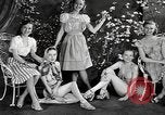 Standbild fashion parade New York City USA, 1946, aus Sekunde 36 historischem Filmmaterial Videoclip 65675069953