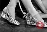 Standbild fashion parade New York City USA, 1946, aus Sekunde 39 historischem Filmmaterial Videoclip 65675069953