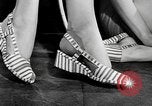 Standbild fashion parade New York City USA, 1946, aus Sekunde 43 historischem Filmmaterial Videoclip 65675069953