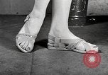 Standbild fashion parade New York City USA, 1946, aus Sekunde 45 historischem Filmmaterial Videoclip 65675069953