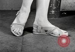 Standbild fashion parade New York City USA, 1946, aus Sekunde 48 historischem Filmmaterial Videoclip 65675069953