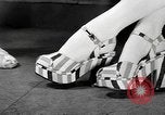 Standbild fashion parade New York City USA, 1946, aus Sekunde 54 historischem Filmmaterial Videoclip 65675069953