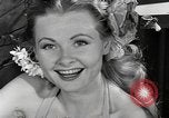 Standbild fashion parade New York City USA, 1946, aus Sekunde 60 historischem Filmmaterial Videoclip 65675069953