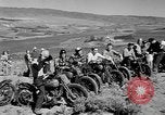 Immagine di Motociclo hill climbing Wenatchee Washington USA, 1946, secondo 3 filmato di repertorio 65675069955