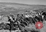 Immagine di Motociclo hill climbing Wenatchee Washington USA, 1946, secondo 4 filmato di repertorio 65675069955