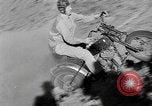 Immagine di Motociclo hill climbing Wenatchee Washington USA, 1946, secondo 50 filmato di repertorio 65675069955