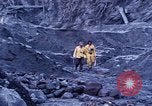 Immagine di I geologi Washington Mount Saint Helens USA, 1980, secondo 13 filmato di repertorio 65675069957