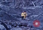Immagine di I geologi Washington Mount Saint Helens USA, 1980, secondo 14 filmato di repertorio 65675069957