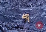 Immagine di I geologi Washington Mount Saint Helens USA, 1980, secondo 16 filmato di repertorio 65675069957