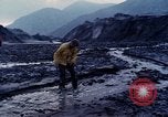 Immagine di I geologi Washington Mount Saint Helens USA, 1980, secondo 45 filmato di repertorio 65675069957
