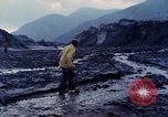 Immagine di I geologi Washington Mount Saint Helens USA, 1980, secondo 47 filmato di repertorio 65675069957