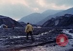 Immagine di I geologi Washington Mount Saint Helens USA, 1980, secondo 49 filmato di repertorio 65675069957