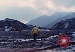 Immagine di I geologi Washington Mount Saint Helens USA, 1980, secondo 50 filmato di repertorio 65675069957