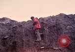 Immagine di I geologi Washington Mount Saint Helens USA, 1980, secondo 6 filmato di repertorio 65675069958