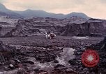 Immagine di I geologi Washington Mount Saint Helens USA, 1980, secondo 27 filmato di repertorio 65675069958
