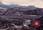 Immagine di I geologi Washington Mount Saint Helens USA, 1980, secondo 28 filmato di repertorio 65675069958