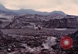 Immagine di I geologi Washington Mount Saint Helens USA, 1980, secondo 30 filmato di repertorio 65675069958