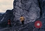 Standbild Geologen Washington Mount Saint Helens USA, 1980, aus Sekunde 3 historischem Filmmaterial Videoclip 65675069960