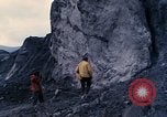Standbild Geologen Washington Mount Saint Helens USA, 1980, aus Sekunde 4 historischem Filmmaterial Videoclip 65675069960