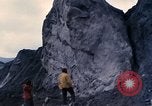 Standbild Geologen Washington Mount Saint Helens USA, 1980, aus Sekunde 7 historischem Filmmaterial Videoclip 65675069960