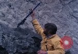 Standbild Geologen Washington Mount Saint Helens USA, 1980, aus Sekunde 14 historischem Filmmaterial Videoclip 65675069960