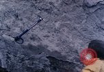 Standbild Geologen Washington Mount Saint Helens USA, 1980, aus Sekunde 18 historischem Filmmaterial Videoclip 65675069960