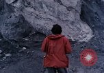 Standbild Geologen Washington Mount Saint Helens USA, 1980, aus Sekunde 24 historischem Filmmaterial Videoclip 65675069960