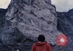 Standbild Geologen Washington Mount Saint Helens USA, 1980, aus Sekunde 26 historischem Filmmaterial Videoclip 65675069960