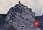 Standbild Geologen Washington Mount Saint Helens USA, 1980, aus Sekunde 28 historischem Filmmaterial Videoclip 65675069960
