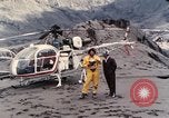 Standbild Geologen Washington Mount Saint Helens USA, 1980, aus Sekunde 51 historischem Filmmaterial Videoclip 65675069960