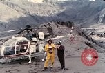 Standbild Geologen Washington Mount Saint Helens USA, 1980, aus Sekunde 54 historischem Filmmaterial Videoclip 65675069960