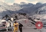 Standbild Geologen Washington Mount Saint Helens USA, 1980, aus Sekunde 55 historischem Filmmaterial Videoclip 65675069960