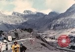 Standbild Geologen Washington Mount Saint Helens USA, 1980, aus Sekunde 56 historischem Filmmaterial Videoclip 65675069960