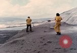 Standbild Geologen Washington Mount Saint Helens USA, 1980, aus Sekunde 3 historischem Filmmaterial Videoclip 65675069961